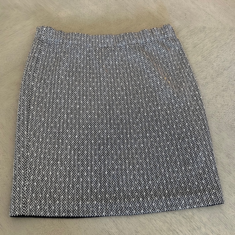 St. John Black Silver skirt size 2